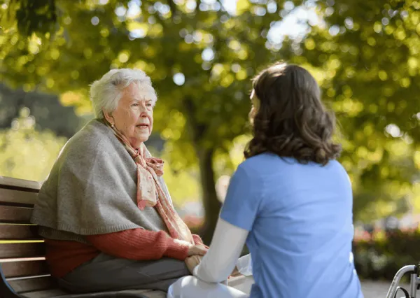 Verward gedrag bij mensen met dementie: oorzaken en tips